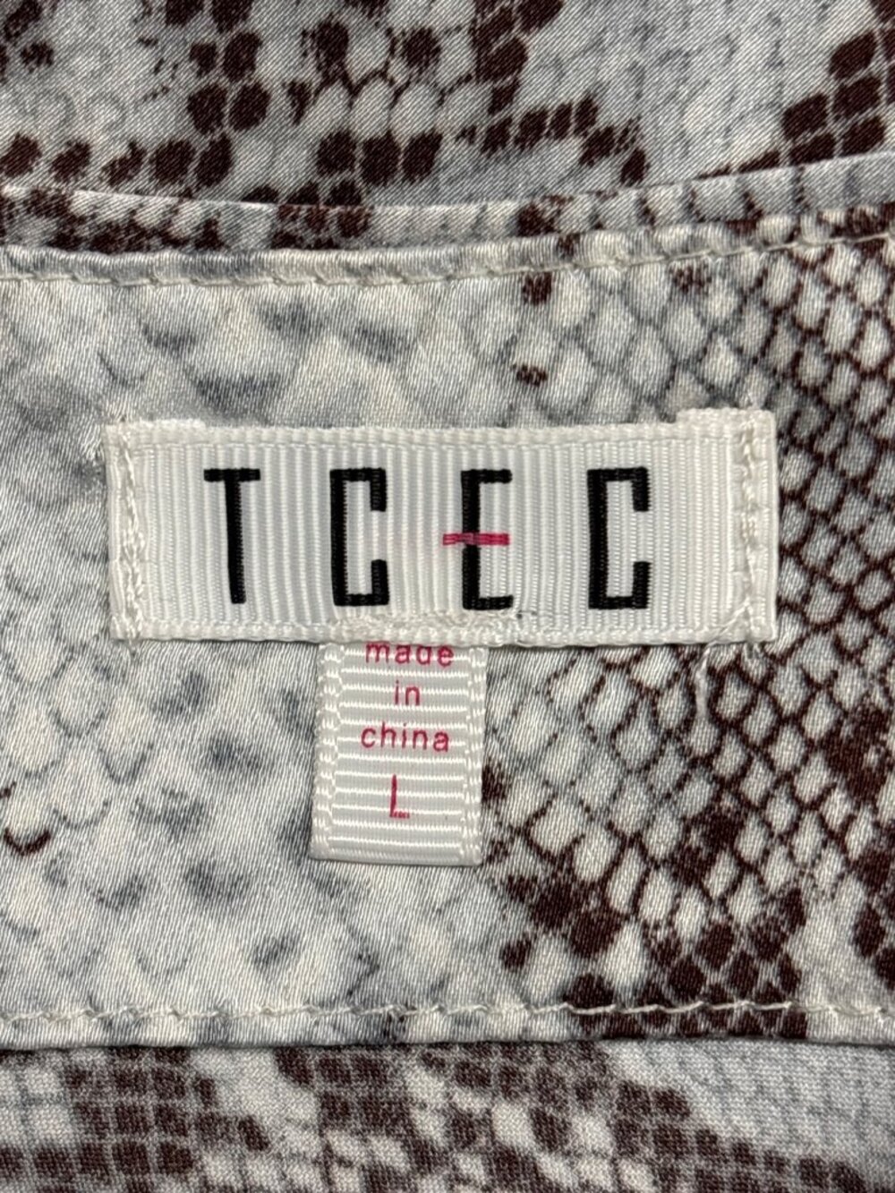 TCEC Midi Skirt Size L High Low Satin Reptile Print Faux Buttons Slit - Picture 7 of 8